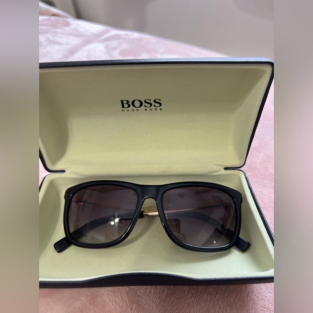 Hugo Boss Classic Women’s Black Sunglasses
